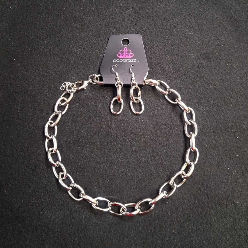 NEW Large Links Silver Tone Chain Necklace  And Earrings Paparazzi